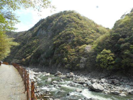 武庫川渓谷岩山