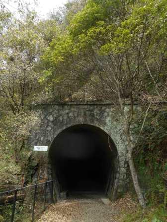 長尾山第3トンネル入口
